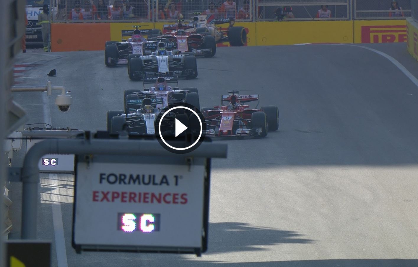 Video: Kolize Vettela s Hamiltonem