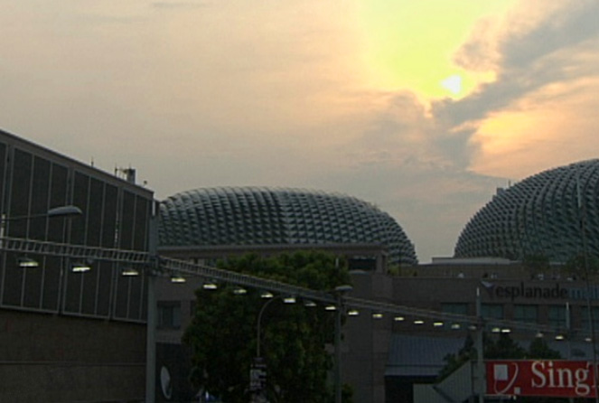 Během prvního tréninku zapadalo slunce nad Singapurem