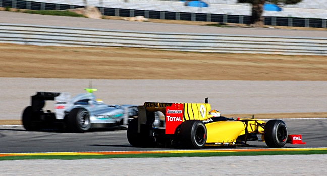 Renault v souboji s Mercedesem