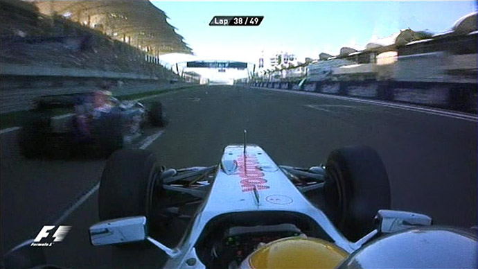 Hamilton předjíždí Vettela