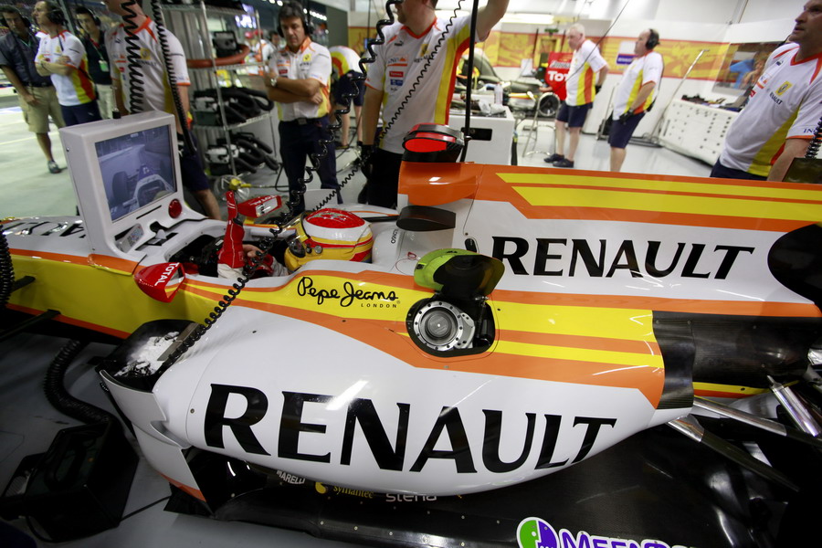 Renault v garazi
