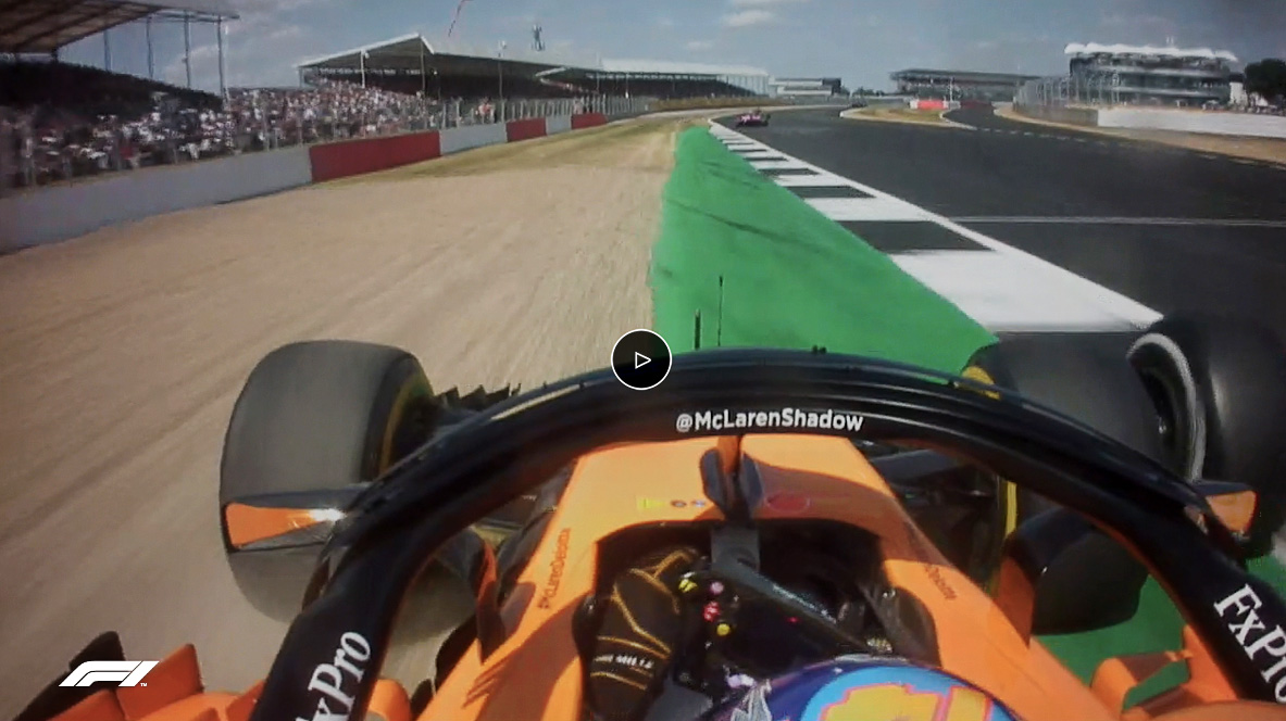 Video: Frustrovaný Alonso při pokusech o zdolání Magnussena v Silverstone