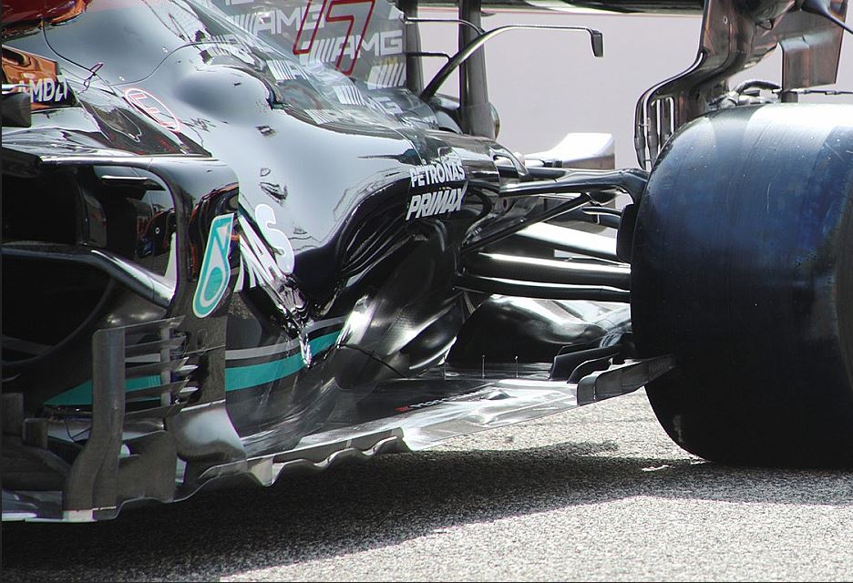 Snímek podlahy Mercedesu - část, kterou tým dlouho tajil