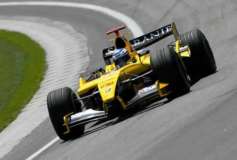 V roce 2004 se Ford s F1 rozloučil. Za volantem Jordanu EJ14 Nick Heidfeld