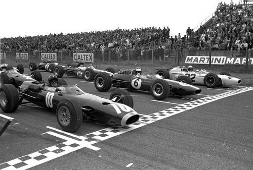 Hill, Clark a Ginther v první řadě Grand Prix Holandska 1965