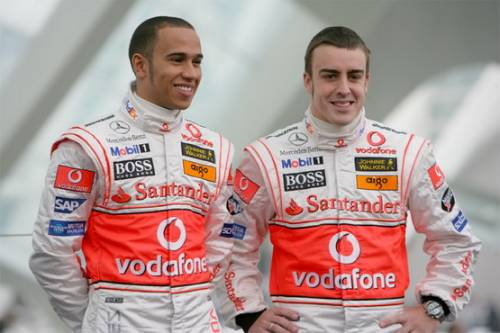 Fernando Alonso byl Lewisovým prvním týmovým kolegou v F1