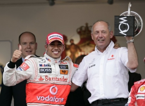 Lewis Hamilton ve své mistrovské sezóně 2008 s Ronem Dennisem