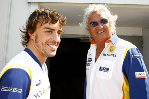 Fernando Alonso s Flaviem Briatorem v době, kdy oba úspěšně působili u Renaultu