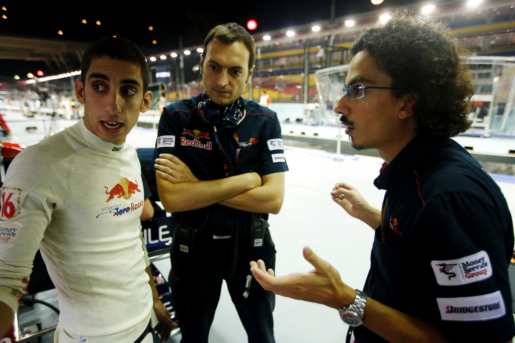Riccardo Adami ještě v dobách, kdy oblékal "dres" Toro Rosso (uprostřed)