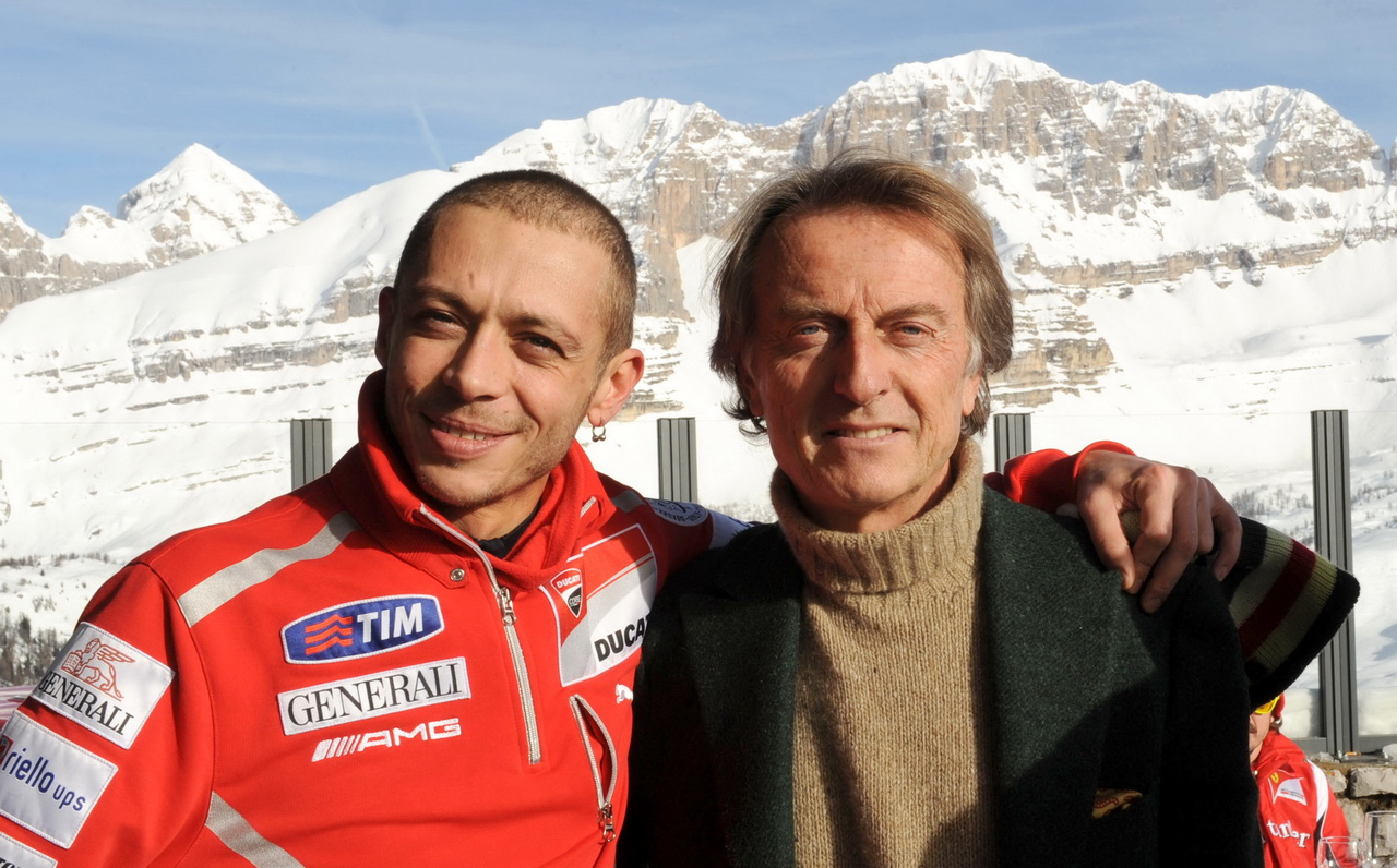 Legendární Valtentino Rossi (na fotce s dřívějším prezidentem Ferrari, Lucou di Montezemolem) dojel dnes v Brně třetí. 