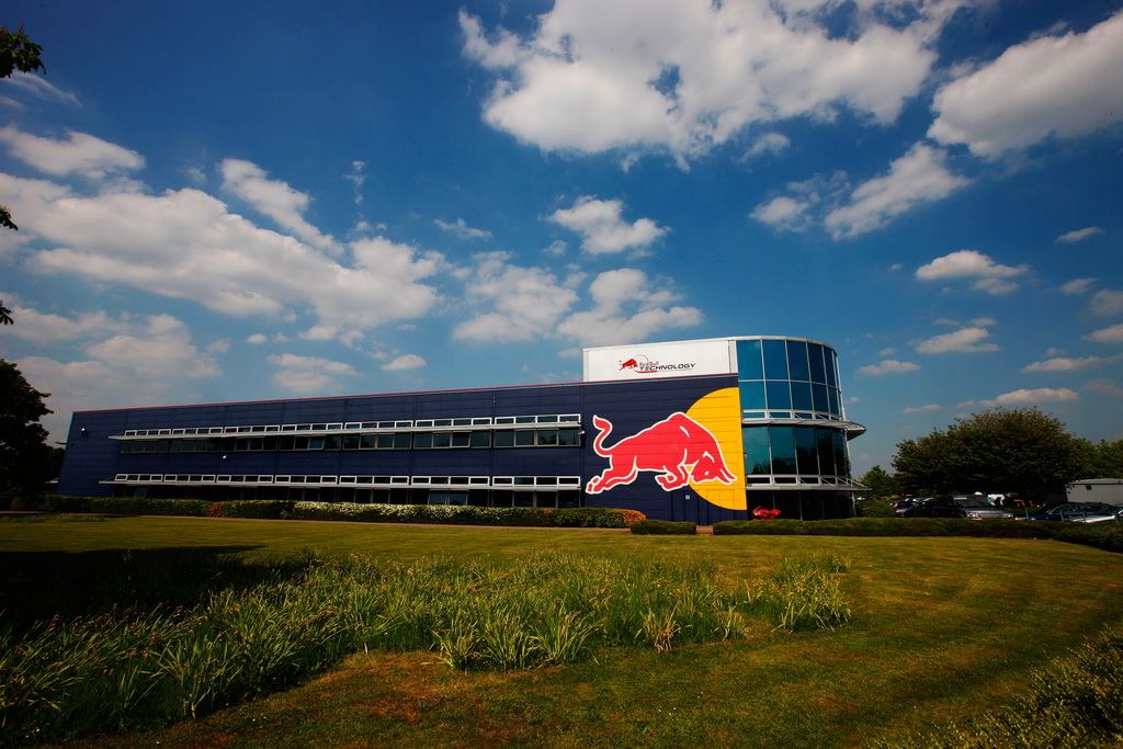 Továrna Red Bullu v Milton Keynes