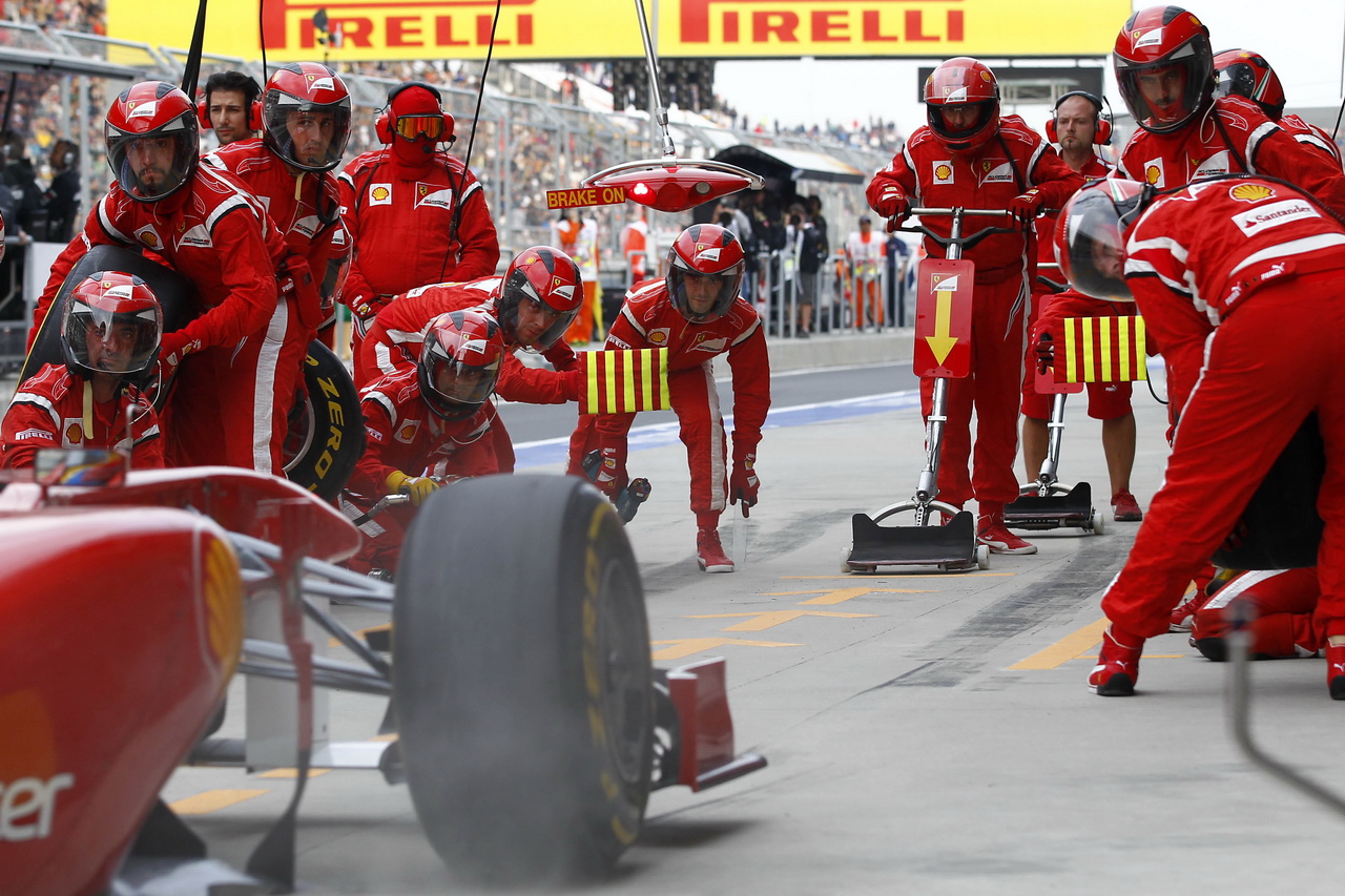 Zastávka v boxech u Ferrari