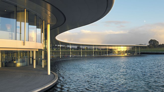 Technologické centrum McLarenu v britském Wokingu