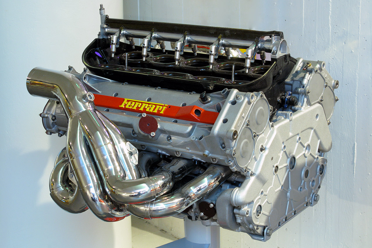 Atmosférický V10 motor Ferrari