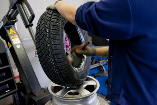 Výměna pneumatik je momentálně aktuálním tématem pro statisíce řidičů