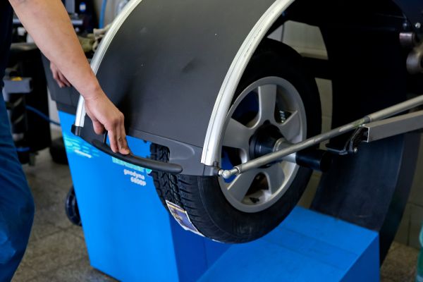 Výměna pneumatik je momentálně aktuálním tématem pro statisíce řidičů