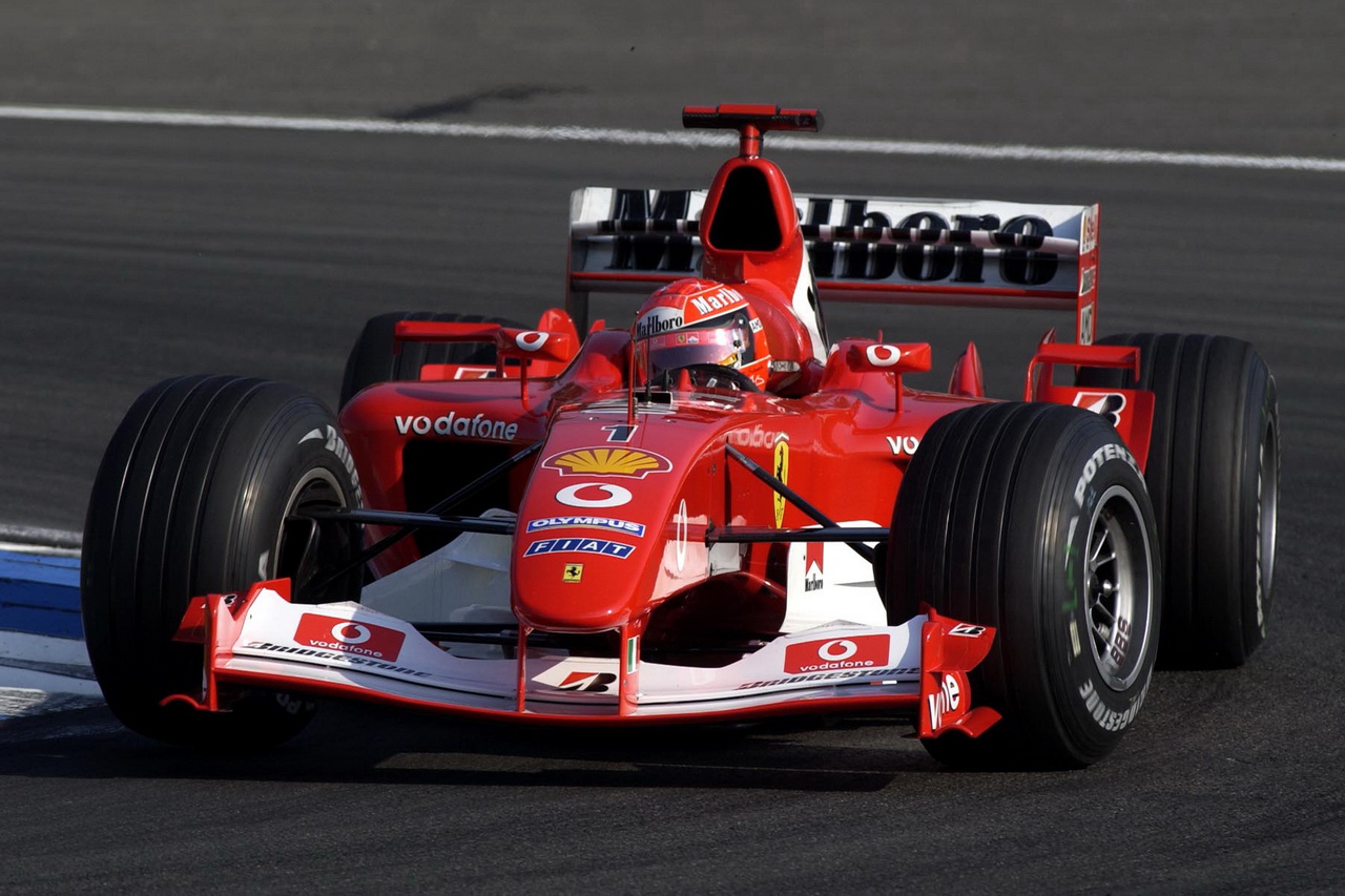 Vettel se doma poprvé představí s Ferrari, se kterým chce lidem připomenout slavnou éru Michaela Schumachera