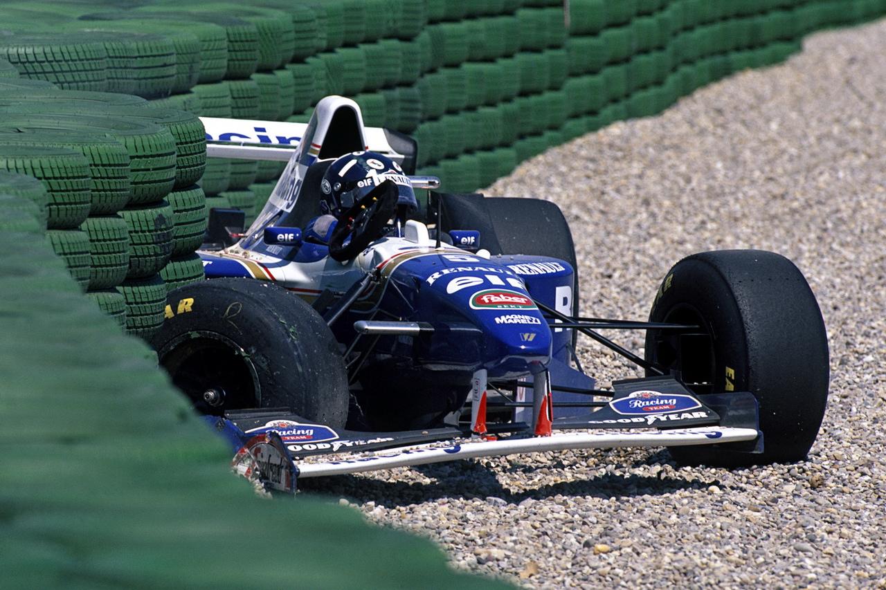 Takhle neslavně skončil Damon v německé Grand Prix 1995