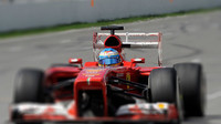 Ferrari s aktivovaným DRS
