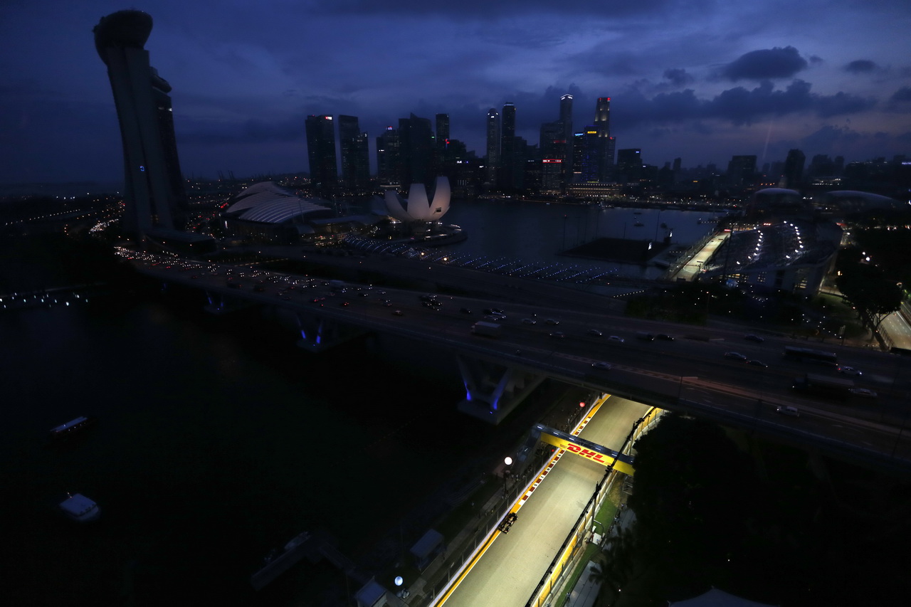Lotus se na noční závod v Singapuru těší