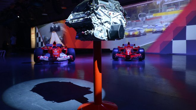 Jeden ze starších motorů v muzeu Ferrari