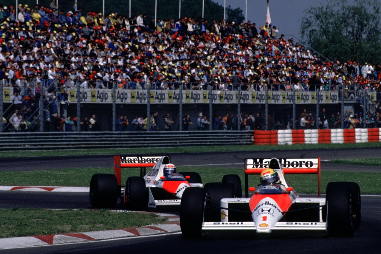 Souboj McLarenů Ayrtona Senny s Alainem Prostem v Imole v roce 1989
