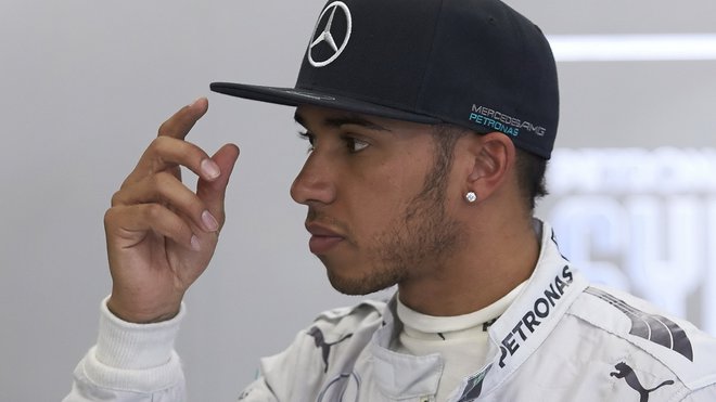 Hamilton si stěžoval na problémy s brzdami