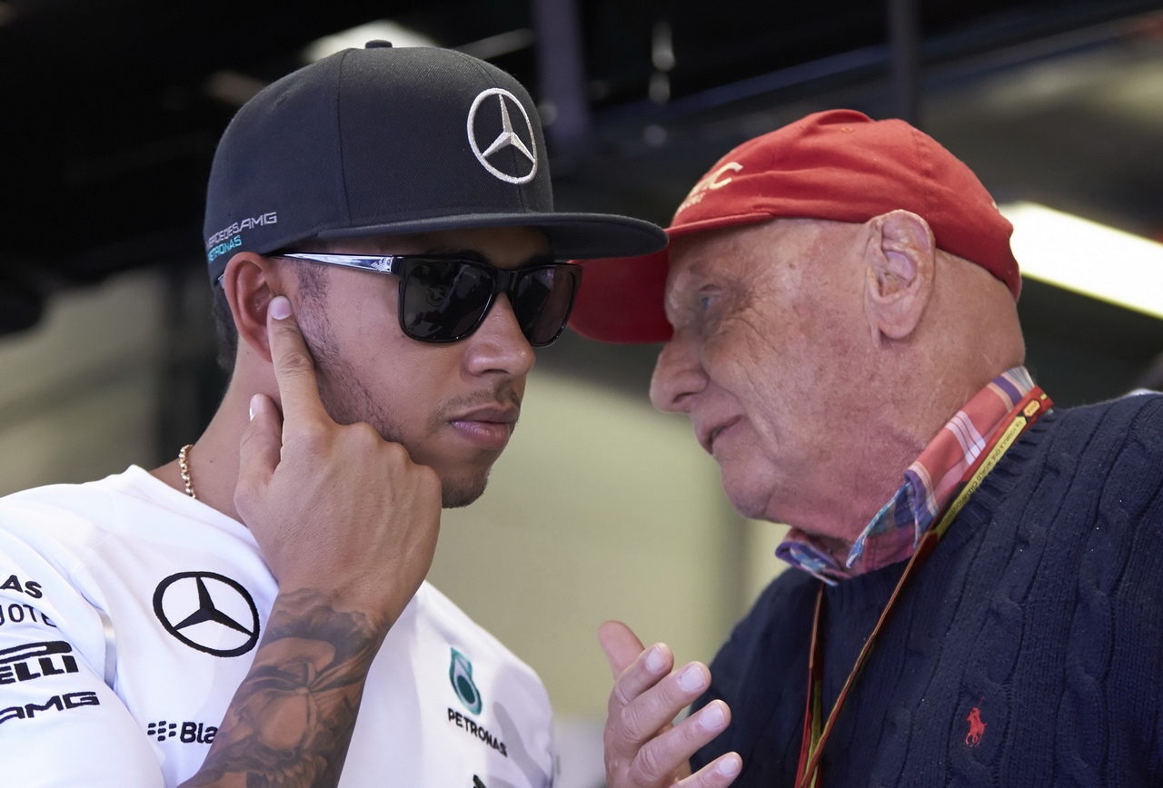 Lewisi, jdi do toho jako já s Clayem. Nebo Lauda radí Hamiltonovi něco jiného?