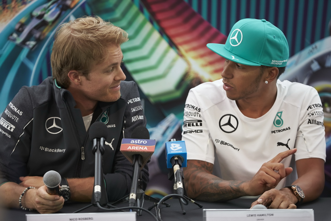 Bude mít Hamilton v týmu po Rosbergově odchodu lehčí pozici?