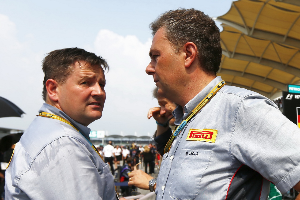 Paul Hembery (vlevo) a Mario Isola v F1 s Pirelli zůstávají