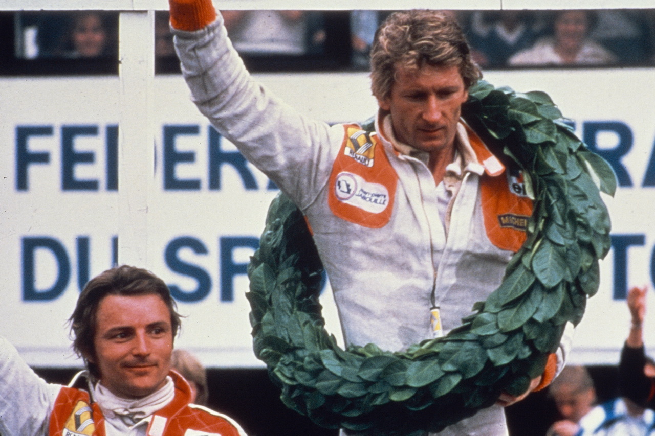 Jen dvakrát si mohl Jean-Pierre vychutnat tento pocit - zde jako vítěz GP Francie 1979