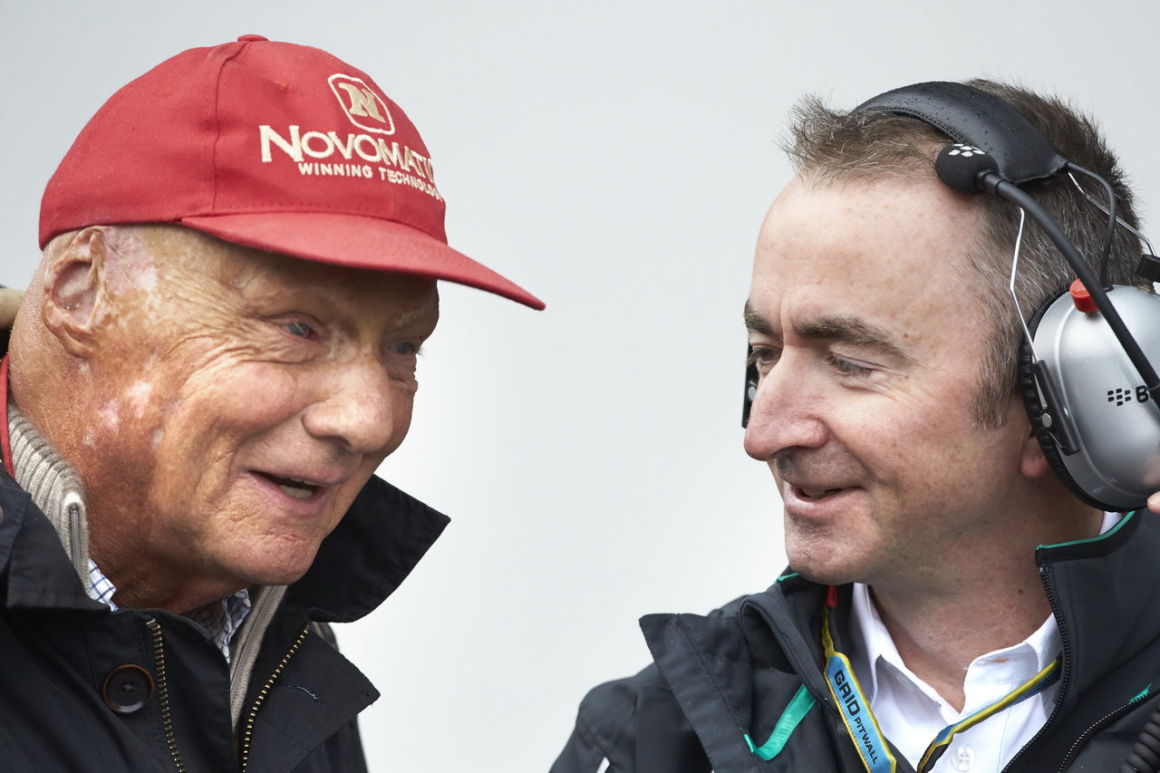 Niki Lauda a Paddy Lowe měli na bleskovém transportu dílů pro Lewisův motor svou zásluhu