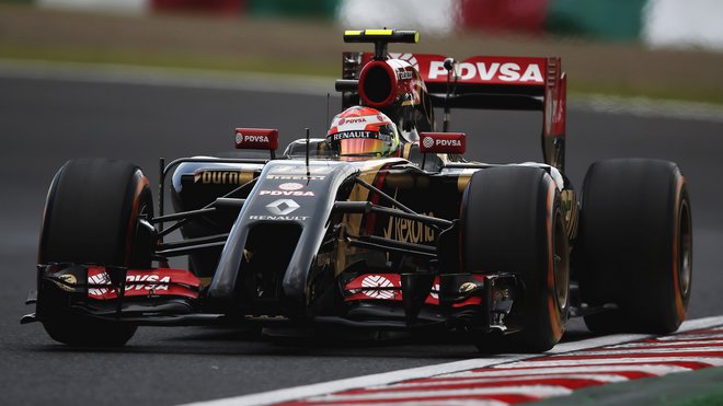 Pastor Maldonado s Lotusem E22 poháněným Renaultem