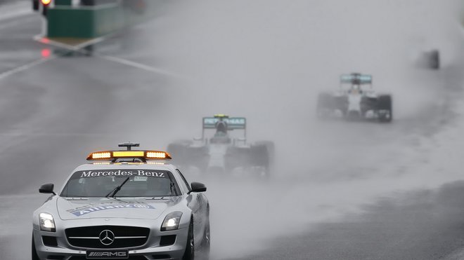 Safety car byl podle Hamiltona na trati příliš dlouho a zbytečně (ilustrační foto)
