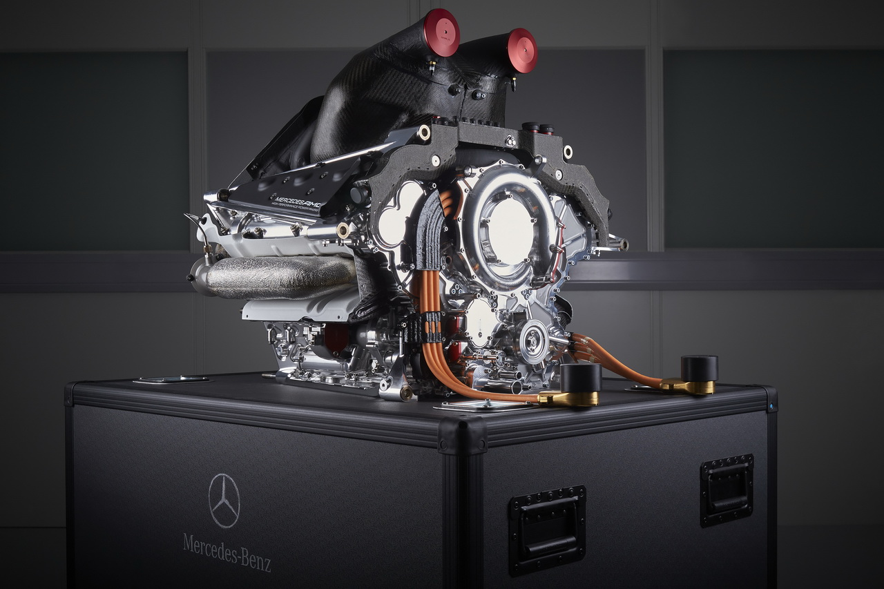 1,6litrový V6 motor Mercedesu, na který zatím soupeři nemají