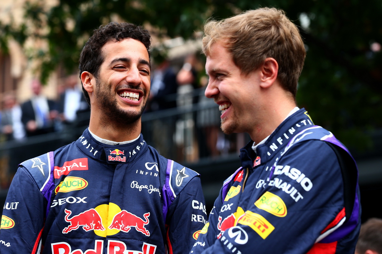 Daniel Ricciardo si se Sebastianem Vettelem u Red Bullu v roce 2014 poradil