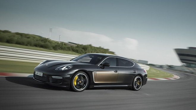 Stane se Porsche Panamera předobrazem svého nového elektrického bratříčka?