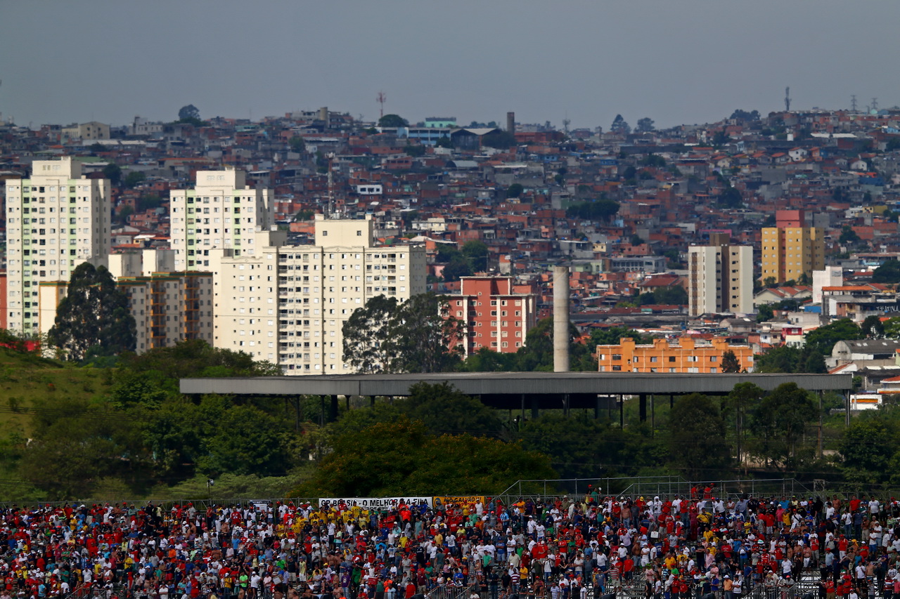 F1 podle Ecclestonea letos přitáhne v Brazílii ještě více diváků, místní televize by ale měly zabrat