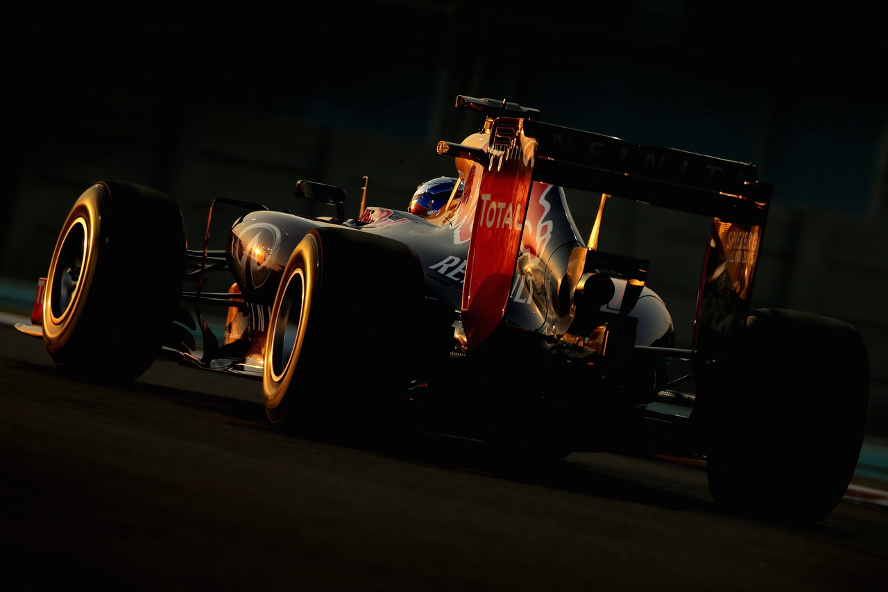Renault s Red Bullem přemýšlí, jakou konfiguraci nasadí v Abú Zabí, zatímco u Toro Rosso mají jasno - pojedou se starým motorem
