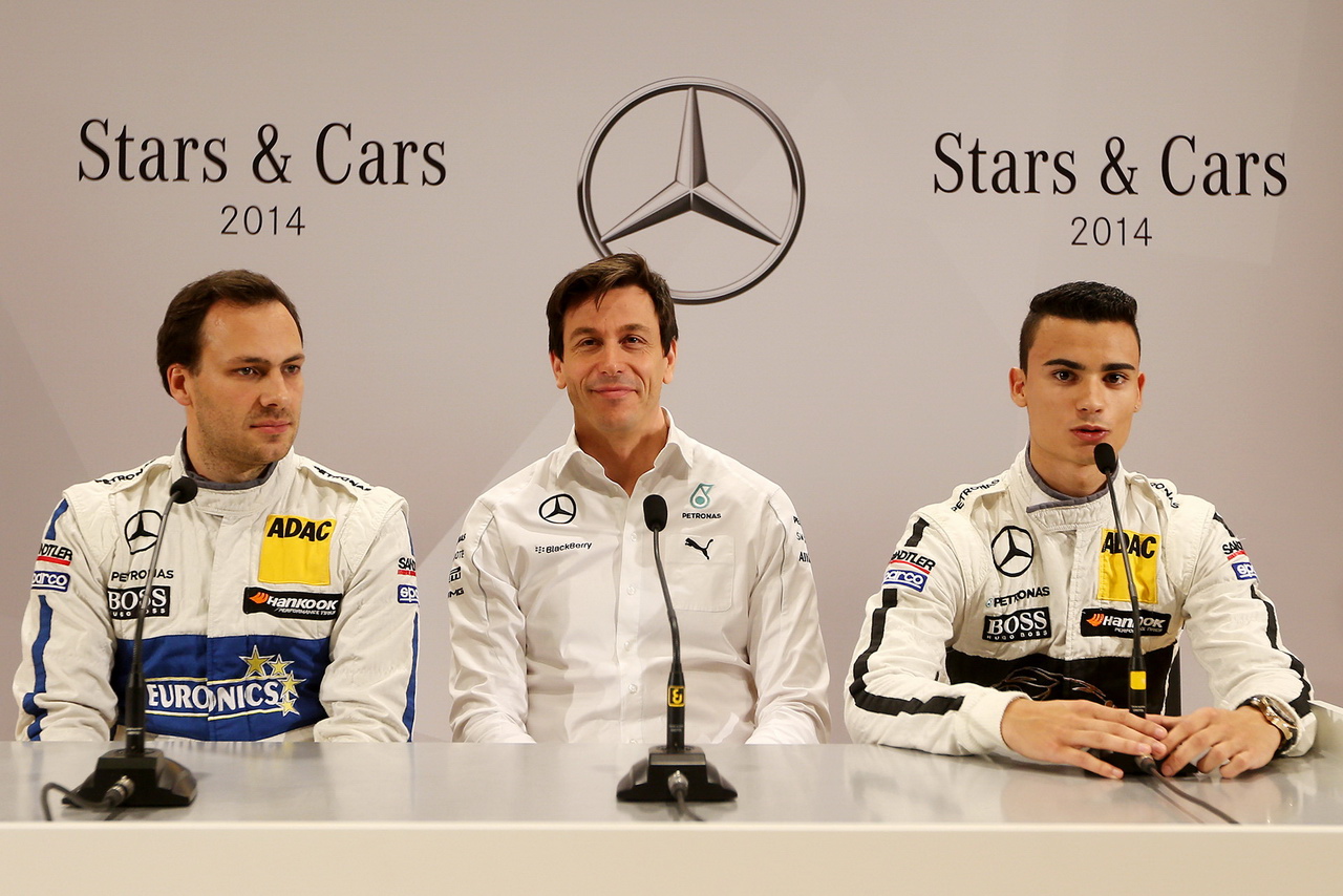 Toto Wolff (uprostřed) si myslí, že Pascal Werhlein si místo v F1 zaslouží, do Williamsu ho už ale zřejmě neprotlačí