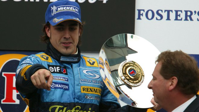 Fernando Alonso po vítězství v Melbourne s Renaultem v minulé dekádě
