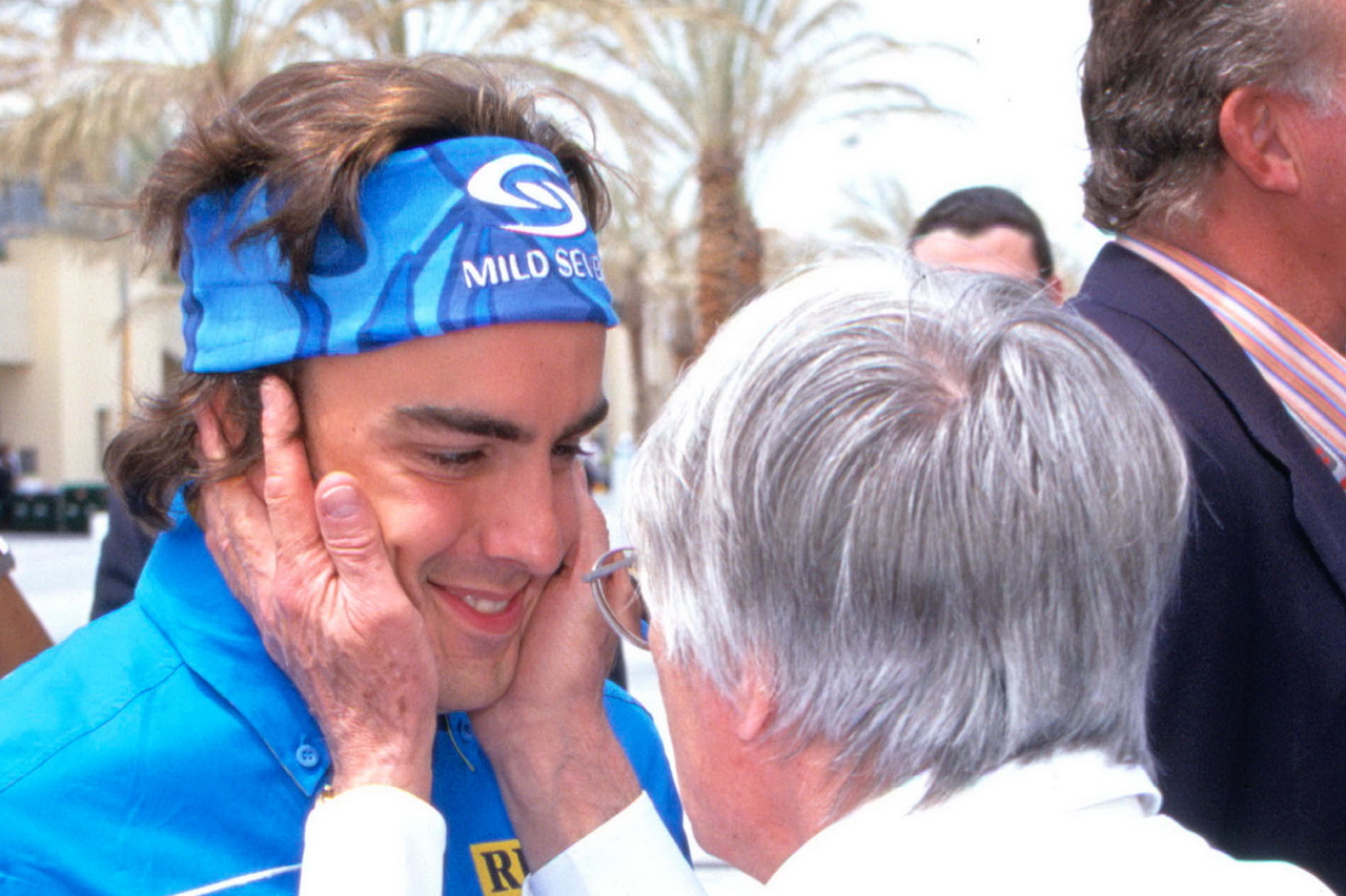 Fernando Alonso a Bernie Ecclestone před 11 lety