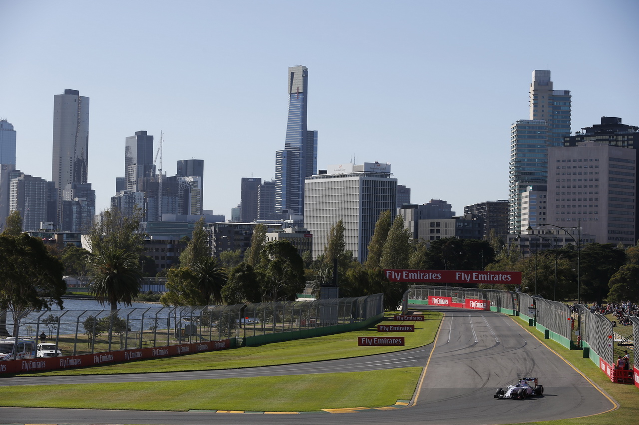 Melbourne bude i letos hostit první závod sezóně