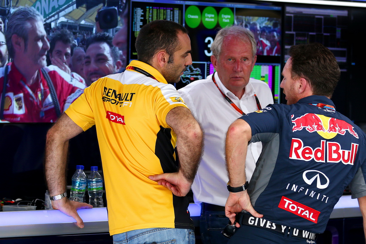 Renault často čelil veřejné kritice ze strany Red Bullu, přesto byl ochoten opět zasednout za jednací stůl