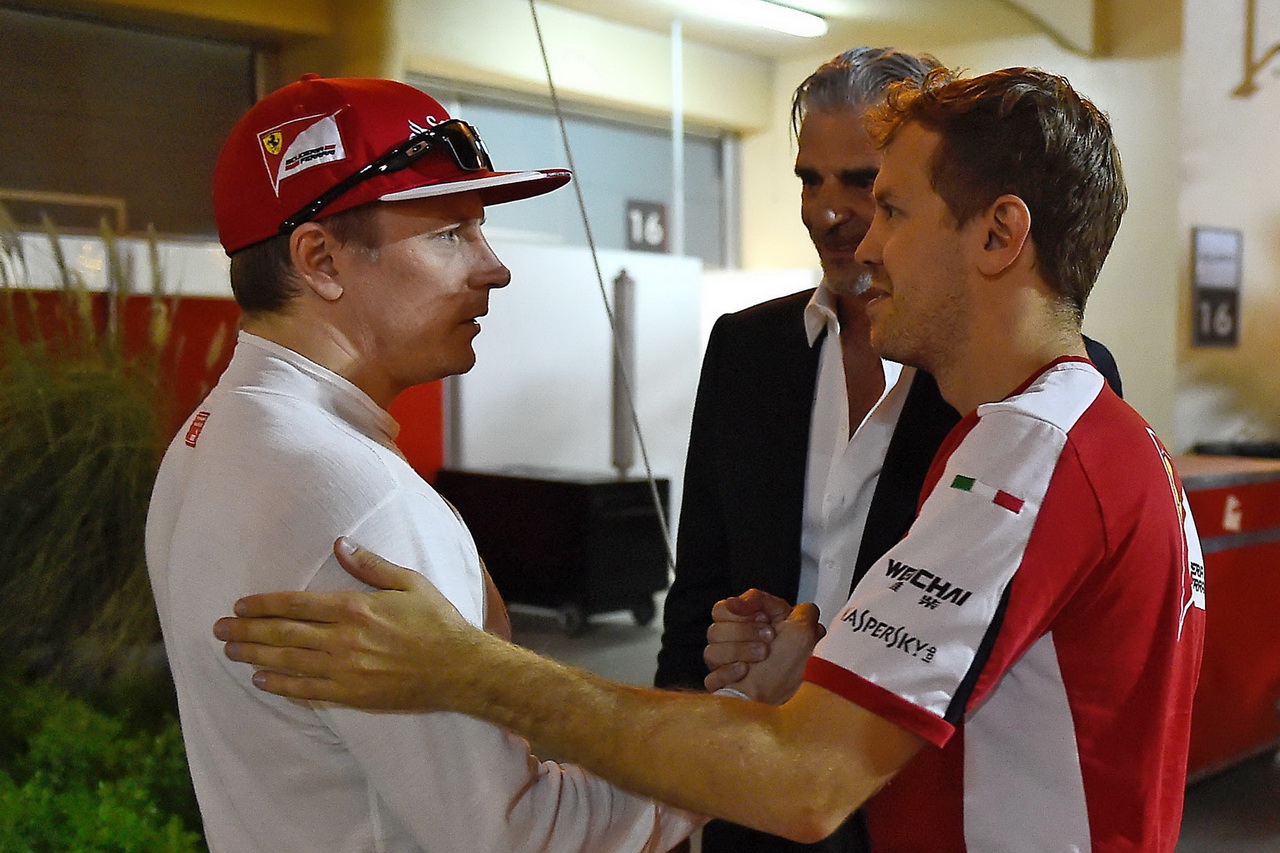 Vettel se za svého současného kolegu zasazuje.