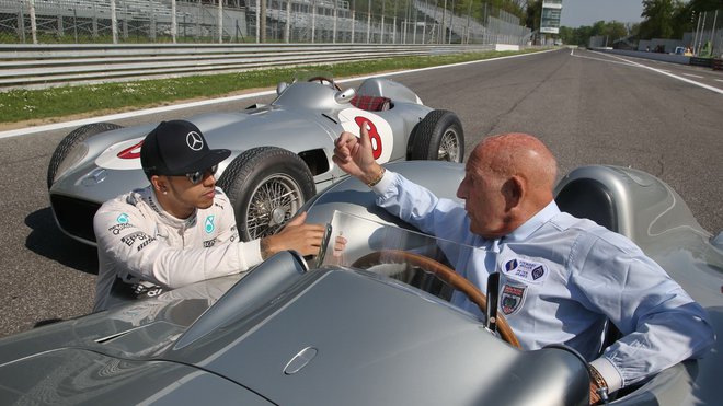Stirling Moss se o dění v F1 stále živě zajímá