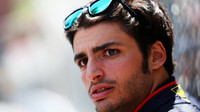Pilot týmu Toro Rosso svého slavnějšího krajana brání