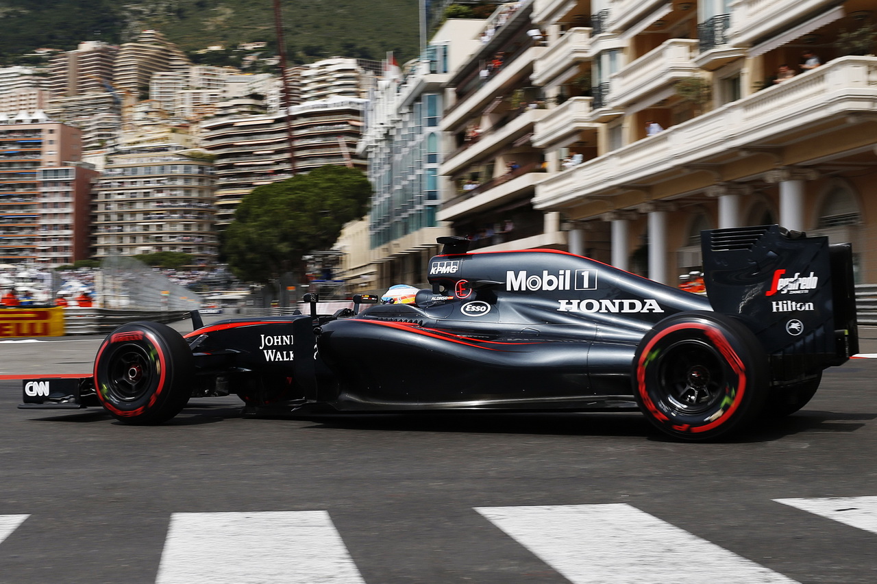 V městských ulicích by měl mít McLaren výhodu (GP Monaka 2015)