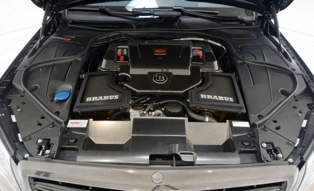 FOTO: Brabus Twin turbo V12 s výkonem téměř 900 koní