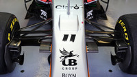 Zavěšení předních kol vozu Force India VJM08 Mercedes.